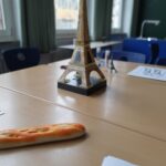 Baguette und Eiffelturm im Sprachen-Lab